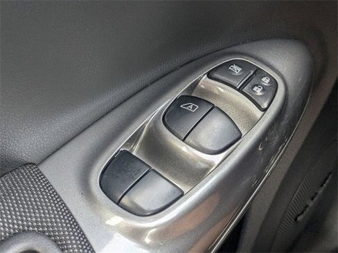 Used 2015 Nissan Juke SL image 28