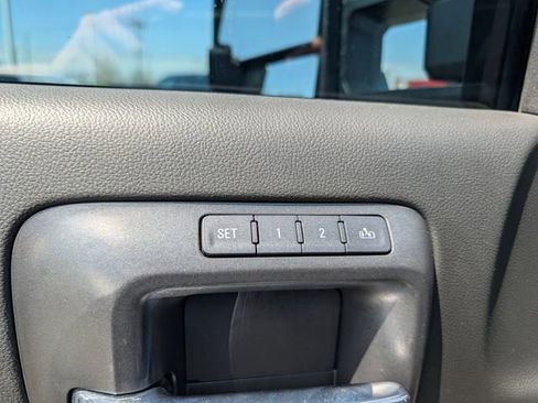 Used 2019 GMC Sierra 2500 Denali w/ Duramax Plus Package AWD/4WD image 17
