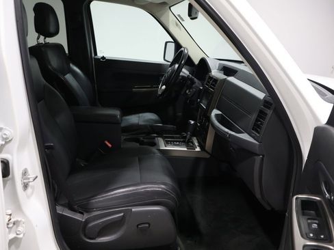 Used 2012 Jeep Liberty Limited w/ Tire & Wheel Group image 24