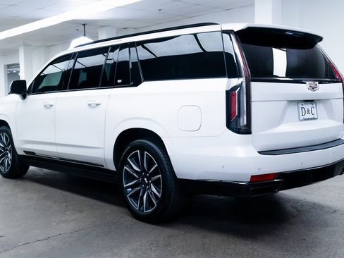 Used 2022 Cadillac Escalade ESV Sport w/ Touring Package image 4