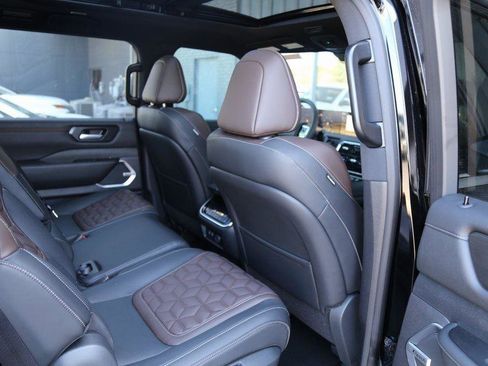 New 2025 Nissan Armada Platinum Reserve image 31