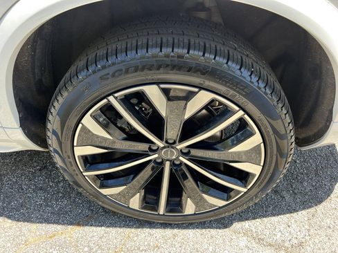Used 2025 Volvo XC90 B6 Plus w/ Protection Package Premier AWD/4WD image 16