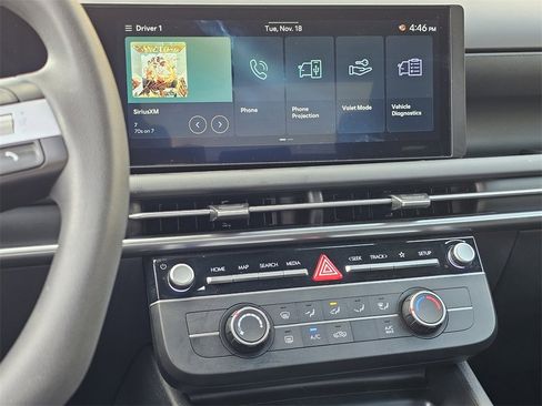 Certified 2025 Hyundai Santa Cruz SE image 9