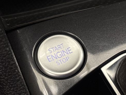 Certified 2023 Volkswagen Tiguan SE FWD image 23