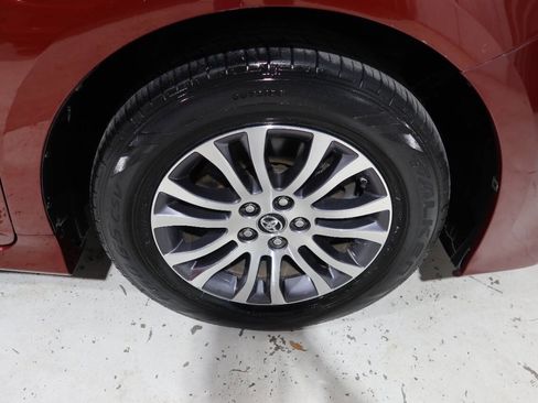 Used 2019 Toyota Sienna XLE FWD image 36