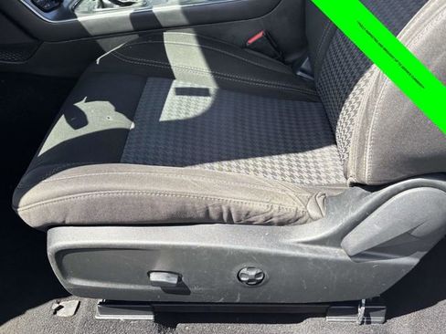 Used 2020 Dodge Challenger SXT RWD image 5
