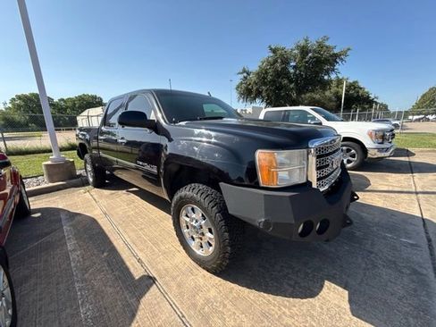 Used 2011 GMC Sierra 2500 Denali w/ Suspension Package, Off-Road AWD/4WD image 3