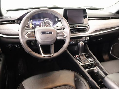 Used 2025 Jeep Compass Latitude image 2