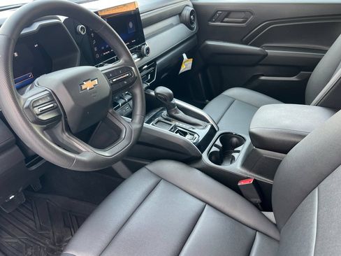 Used 2024 Chevrolet Colorado W/T RWD image 7