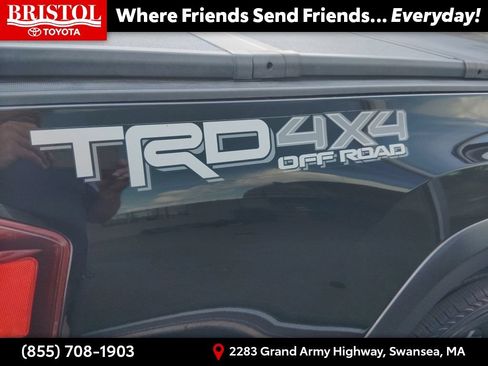 Used 2018 Toyota Tacoma TRD Off-Road w/ Technology Package AWD/4WD image 32