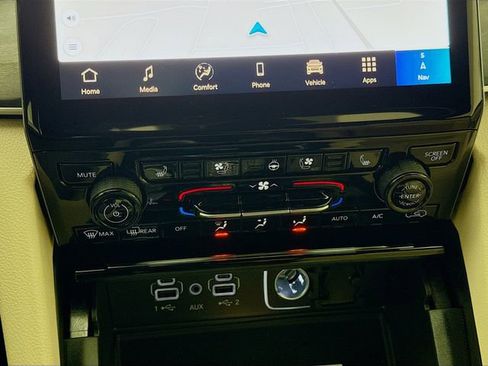 New 2025 Jeep Grand Cherokee L Limited w/ Luxury Tech Group II AWD/4WD image 16