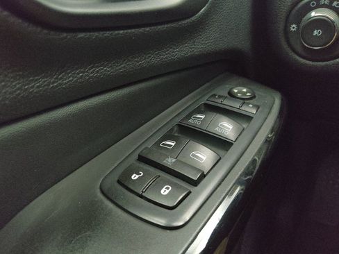 Used 2023 Jeep Cherokee Altitude Lux image 27