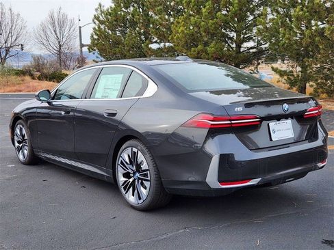 Used 2025 BMW i5 eDrive40i w/ Premium Package image 3