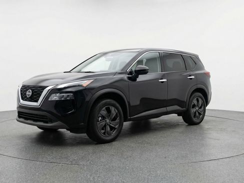 Used 2025 Nissan Rogue SV image 3
