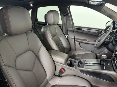 Certified 2023 Porsche Macan AWD/4WD image 16