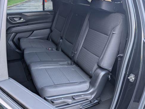 Used 2024 Chevrolet Suburban LS RWD image 17