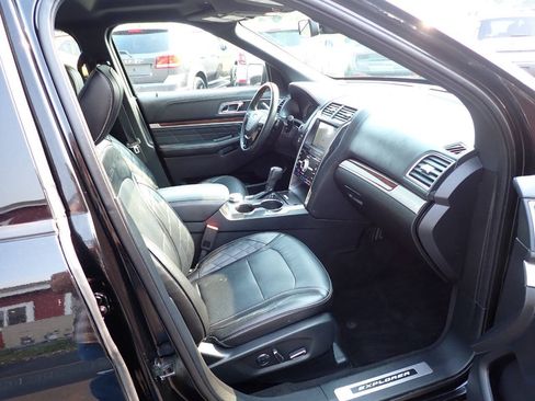 Used 2018 Ford Explorer Platinum AWD/4WD image 12