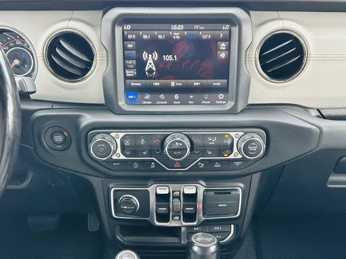 Used 2021 Jeep Wrangler Unlimited Sahara AWD/4WD image 18