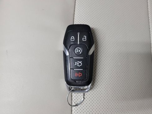 Used 2017 Ford Explorer Platinum image 32