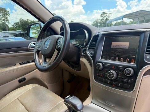 Used 2014 Jeep Grand Cherokee Overland w/ Advanced Technology Group AWD/4WD image 22