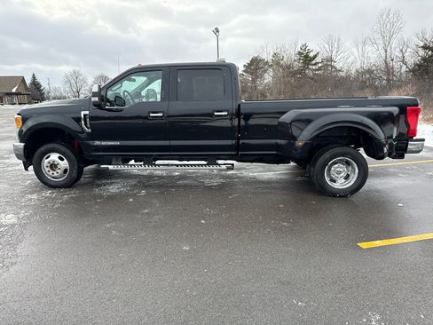 Used 2017 Ford F350 XLT w/ XLT Premium Package image 8
