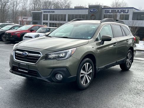Used 2018 Subaru Outback 2.5i Limited image 3