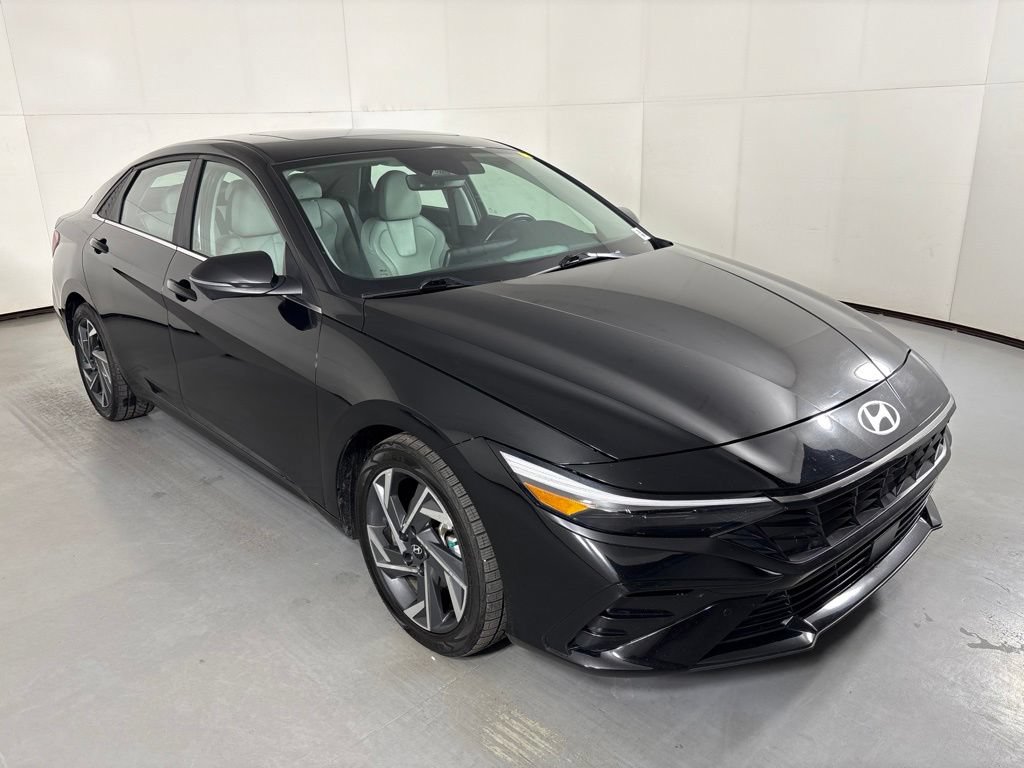 Used 2024 Hyundai Elantra Limited FWD image 2