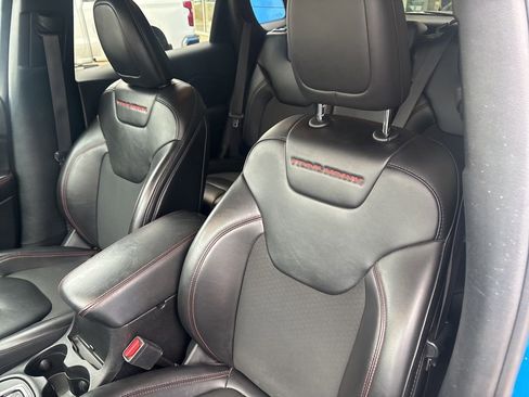 Used 2020 Jeep Cherokee Trailhawk w/ Cold Weather Group image 13