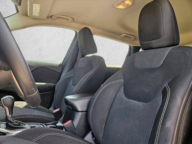 Used 2015 Jeep Cherokee Latitude w/ Comfort/Convenience Group FWD image 15