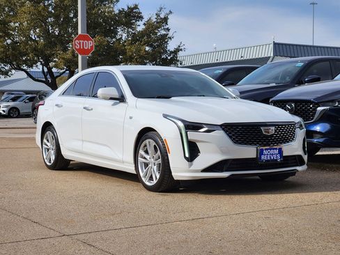 Used 2022 Cadillac CT4 Luxury image 3