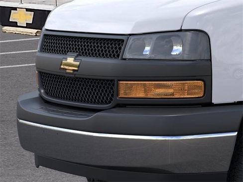 New 2026 Chevrolet Express 3500 RWD image 13