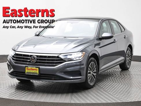 Used 2020 Volkswagen Jetta SE w/ SE Cold Weather Package image 1