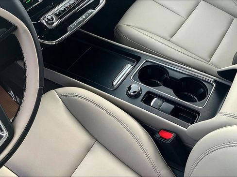 New 2026 Lincoln Corsair Premiere image 8