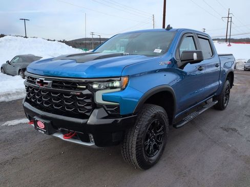 Used 2022 Chevrolet Silverado 1500 ZR2 w/ Technology Package image 8