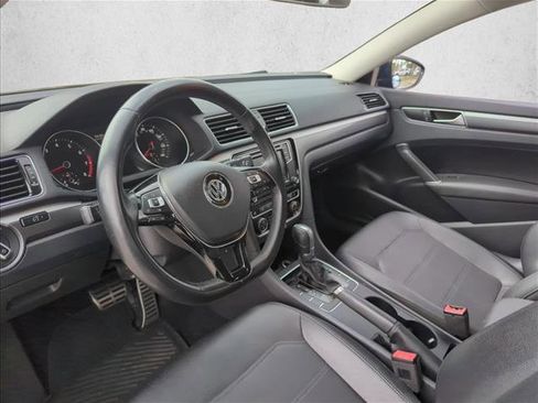 Used 2018 Volkswagen Passat 2.0T R-Line image 8
