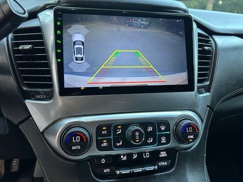 Used 2018 Chevrolet Suburban LS RWD image 16