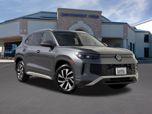 Used 2025 Volkswagen Tiguan S image 1