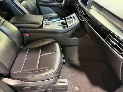 Used 2023 Lincoln Aviator 2WD image 29