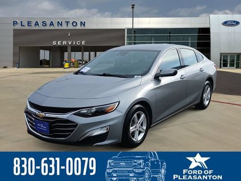 Used 2025 Chevrolet Malibu LS FWD image 1