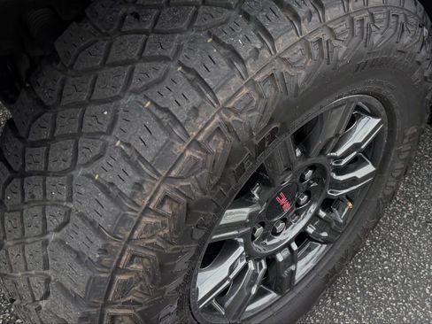 Used 2024 GMC Sierra 1500 AT4X image 12