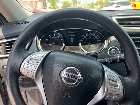 Used 2016 Nissan Rogue SV FWD image 18