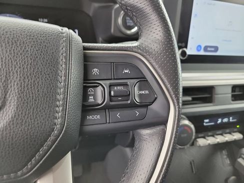 Used 2025 Toyota 4Runner SR5 AWD/4WD image 22