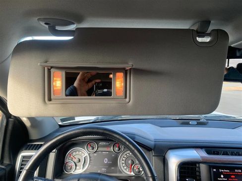 Used 2018 RAM 1500 Laramie image 30