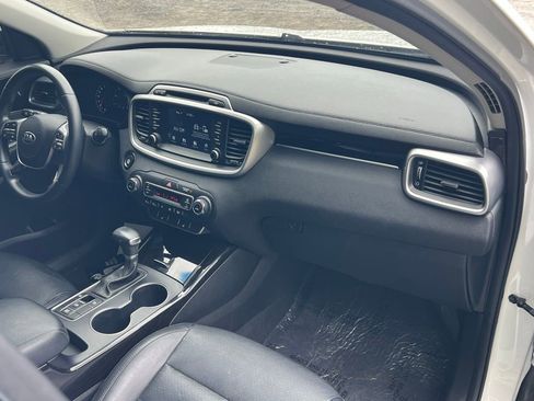 Used 2019 Kia Sorento EX FWD image 17