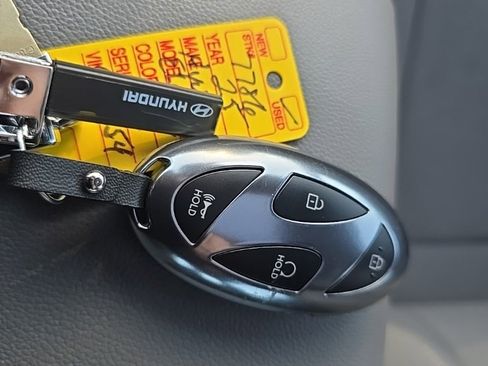 Used 2025 Hyundai Elantra SEL image 9