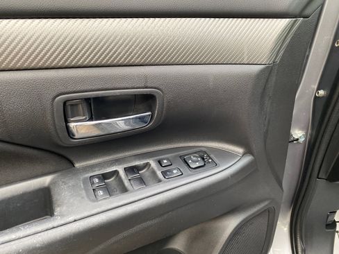 Used 2017 Mitsubishi Outlander ES image 25