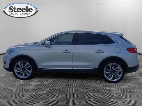 Used 2018 Lincoln MKX Reserve w/ Driver Assistance Package FWD image 3