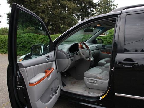 Used 2009 Toyota Sienna XLE Limited AWD/4WD image 5