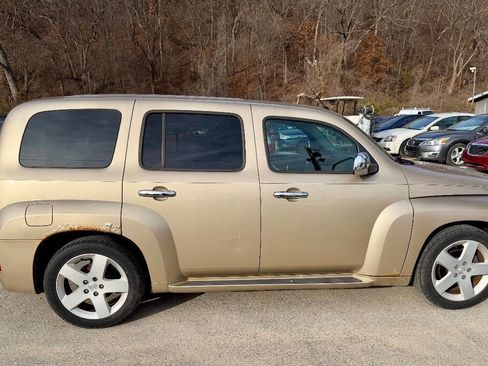 Used 2008 Chevrolet HHR LT w/ LT Preferred Equipment Group image 2