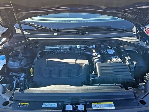 Used 2024 Volkswagen Tiguan SE w/ Panoramic Sunroof Package image 10